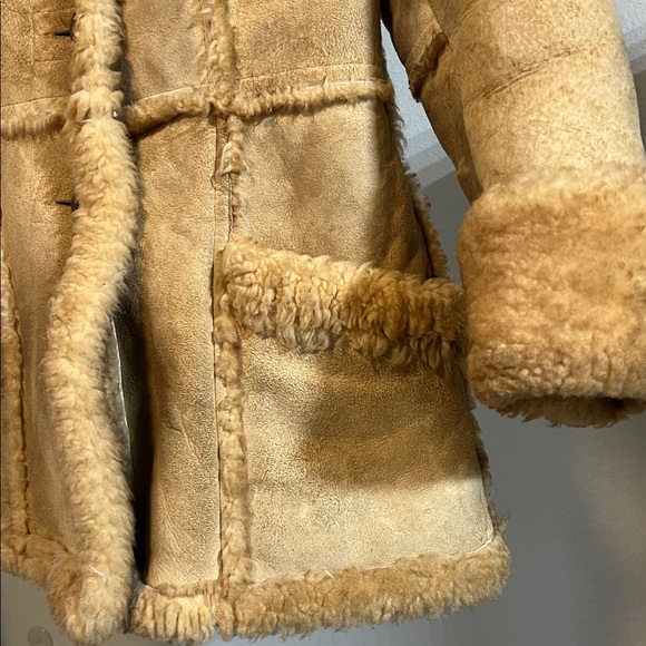 Vintage 1980's Shearling Women’s Coat by Lawrence USA - Picture 6 of 13